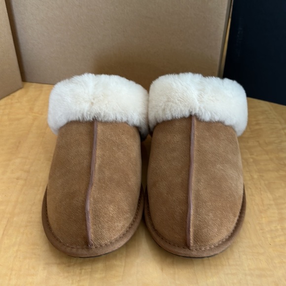 Ugg Women’s Scuffette Slipper - Picture 2 of 7